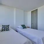 Artsy Oceanview Condo W Incredible Rooftop Pool